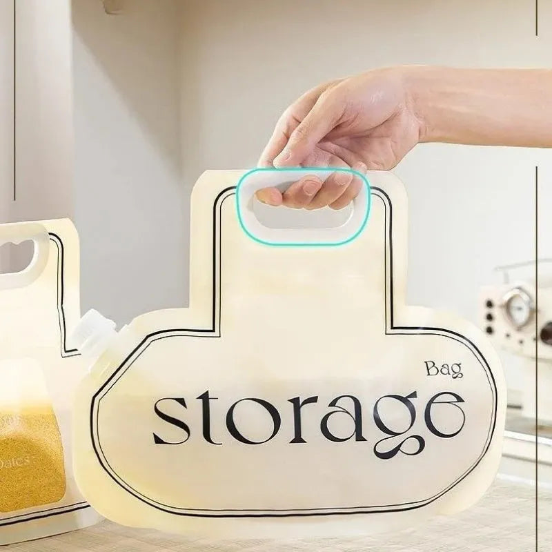Cream colour food-grade PE grain storage bag with good sealing, 26.5x34.6cm, 2.1-3L capacity, handbag shape, kitchen storage