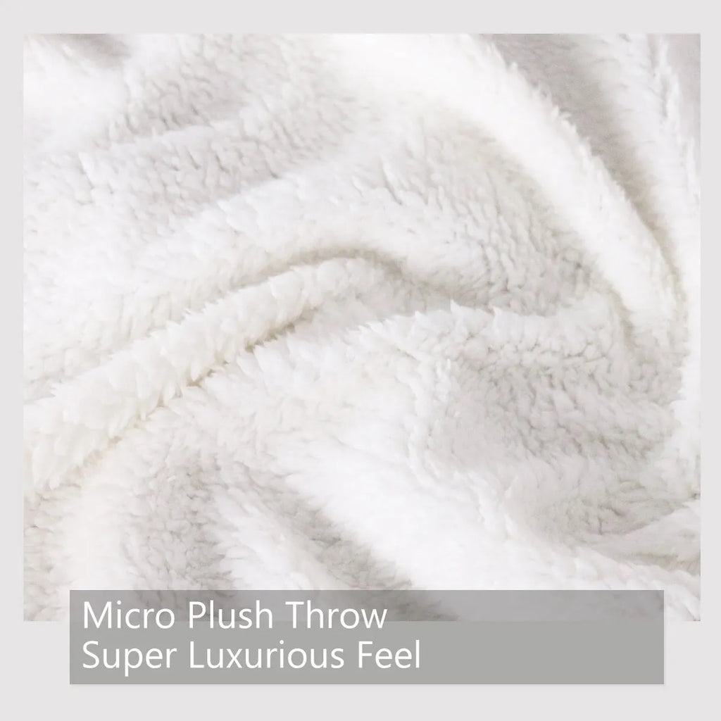 White Sherpa fleece throw blanket with red heart and horse motif, 130x150cm or 150x200cm size for sofa or camping