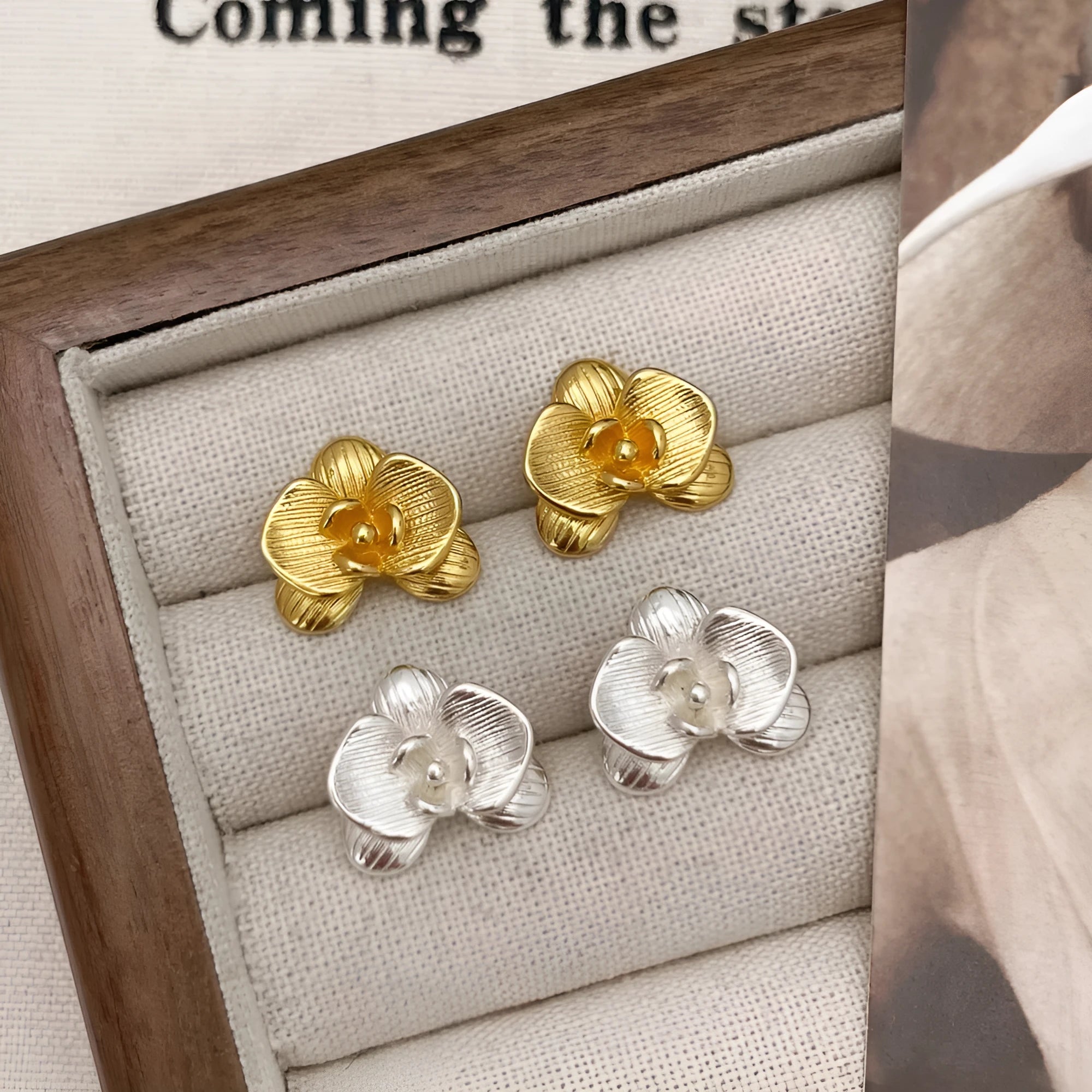 Retro flower earrings for women in gold or silver colour with electroplated copper construction