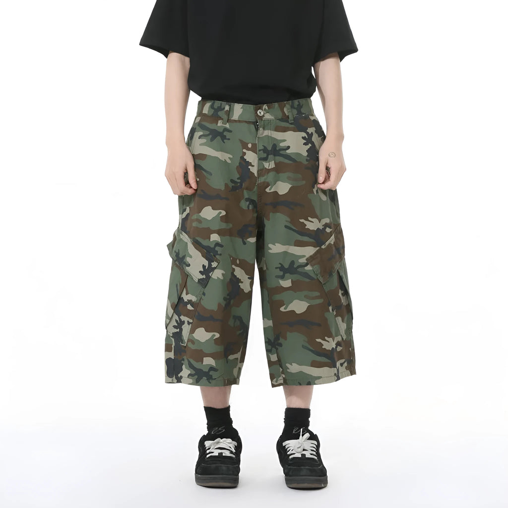 Men's camouflage wide leg cotton trousers with side stitching and large pockets