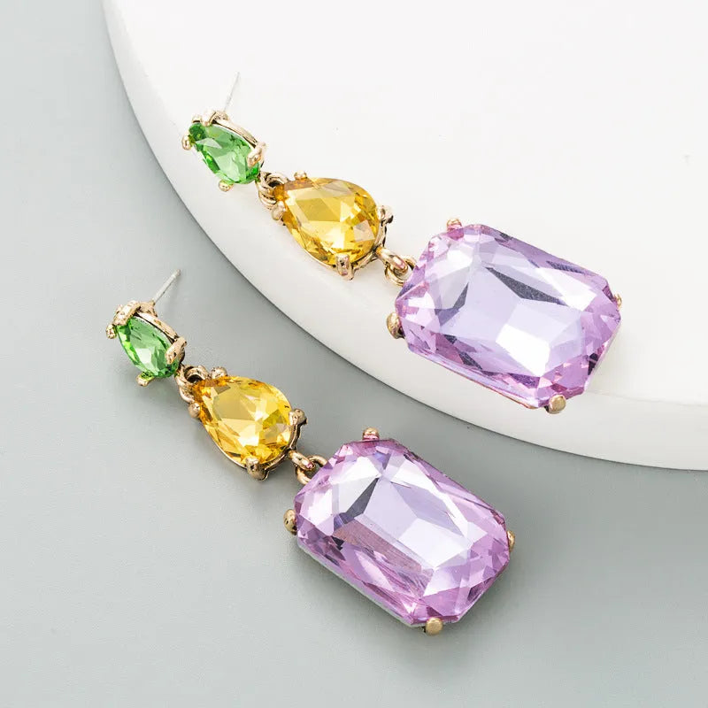 Geometric rhinestone earrings in a minimalist design with round shape, available in three colours