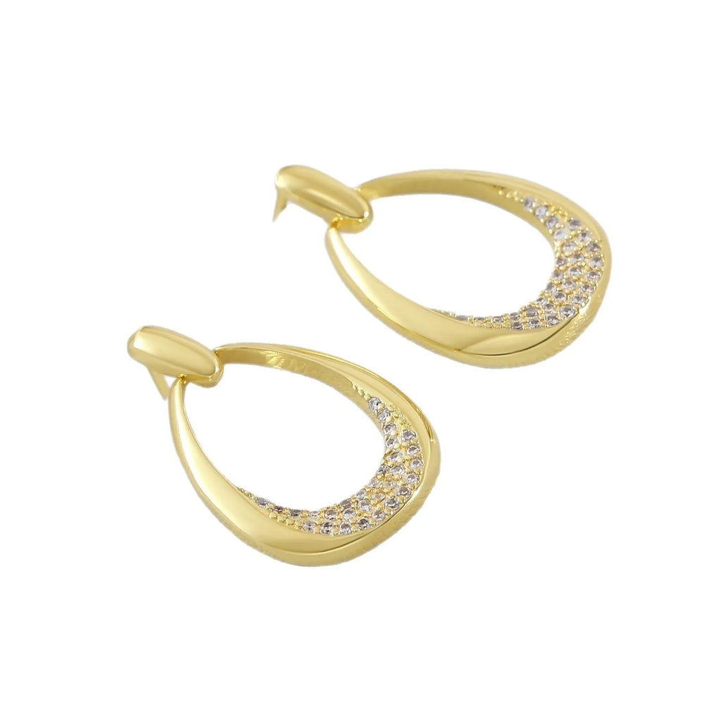 Women's geometric drop earrings in yellow gold with round and oval ring design