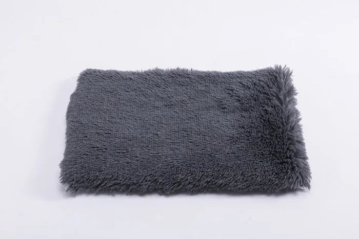 Plush pet nest in dark grey with anti-slip base, size M, on a wooden floor