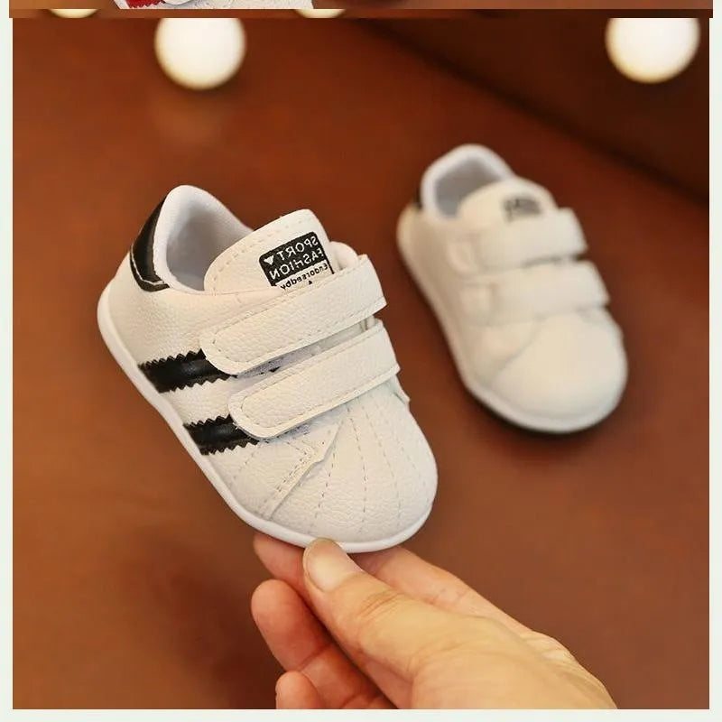 Black toddler shoes with waterproof rubber sole, antiskid pattern, breathable upper, suitable for 0-18 months