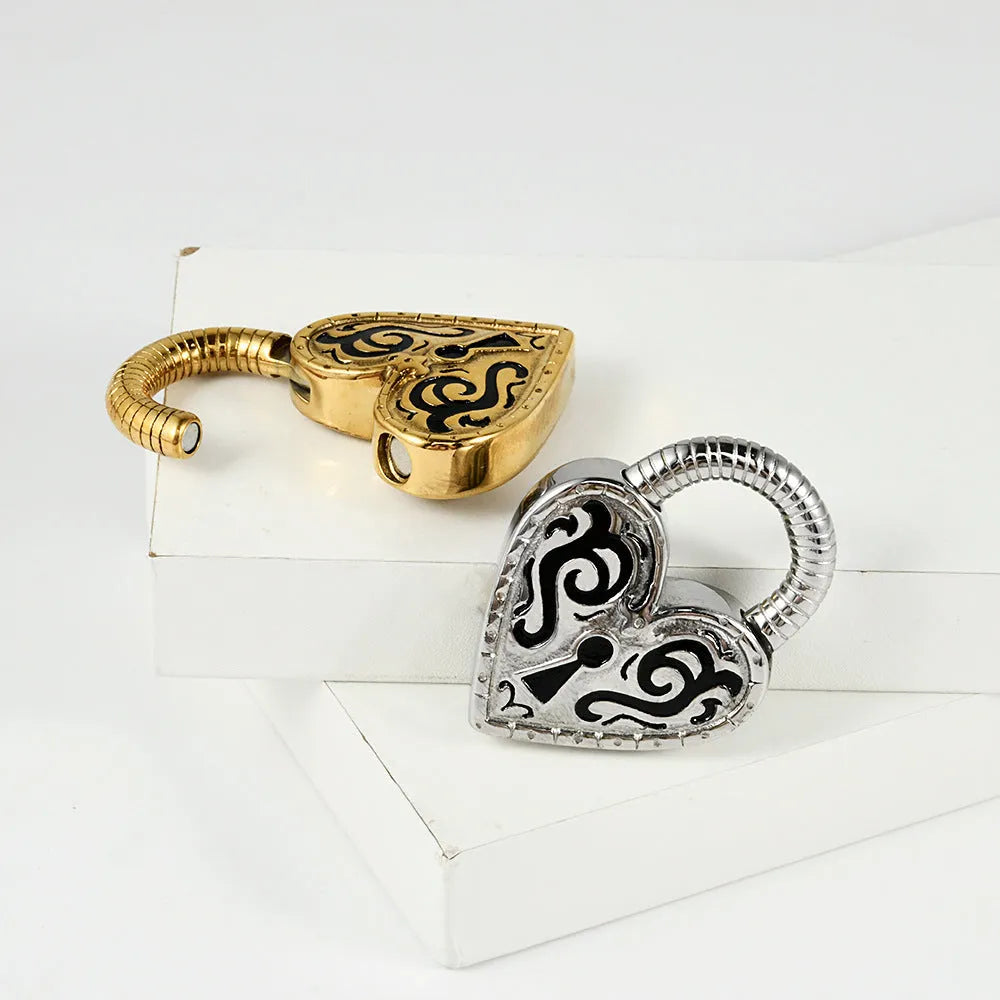 Women's heart-shaped stainless steel ear piercing in gold or steel colour