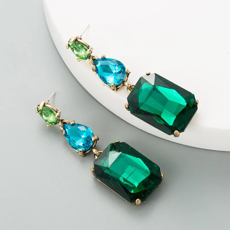 Geometric rhinestone earrings in a minimalist design with round shape, available in three colours