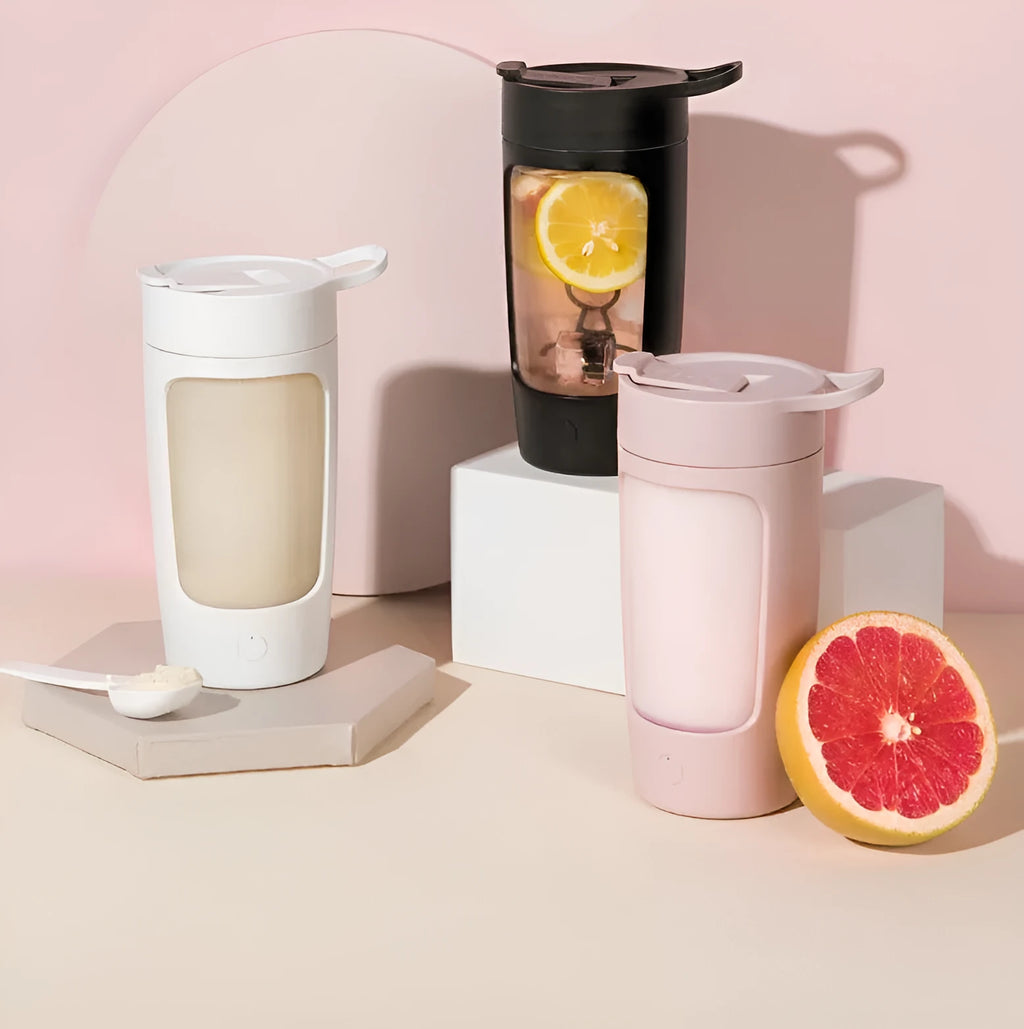 Portable white juice blender cup with 650ml capacity and USB charging port.