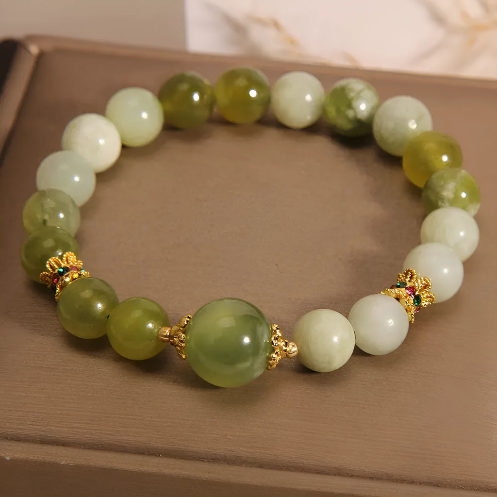 Women's bracelet made of green Xiuyan jade with an original Mori-inspired design.