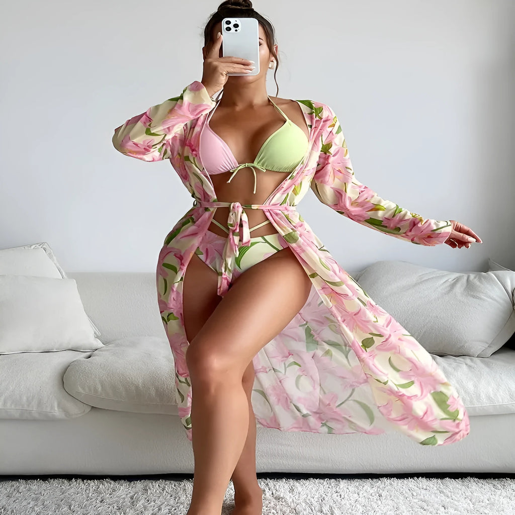 Women's printed bikini swimsuit in quick-drying fabric on a mannequin.