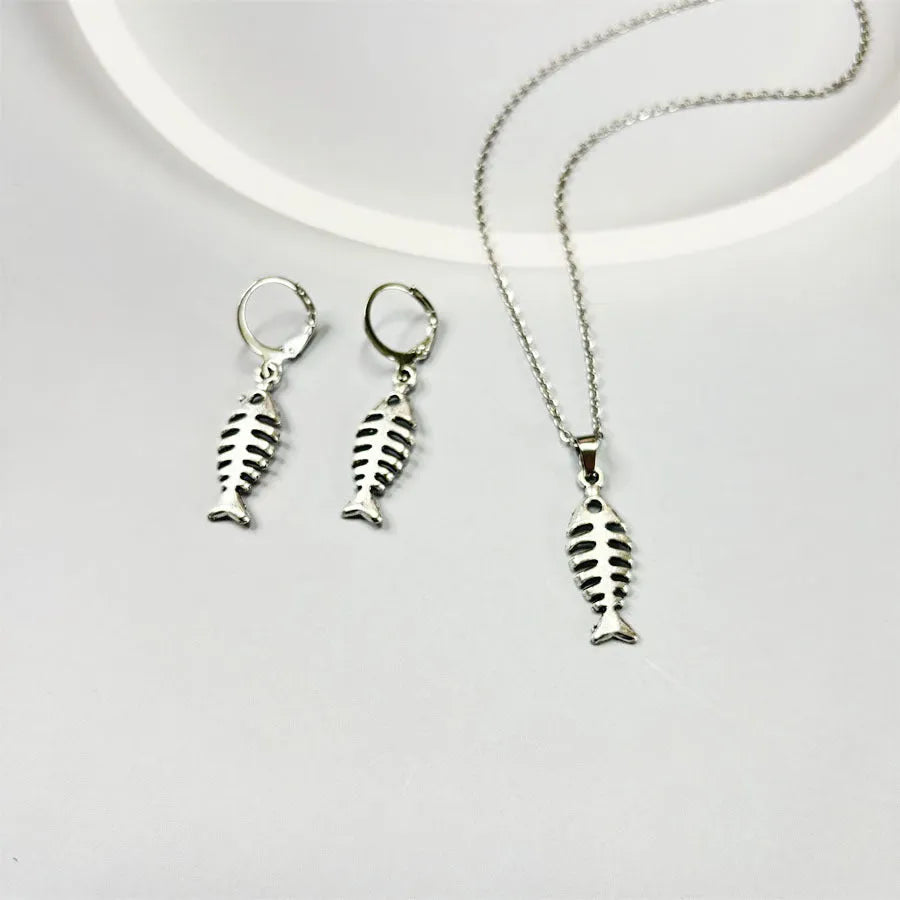 Retro style fishbone pendant necklace and matching earrings set on an alloy O-chain