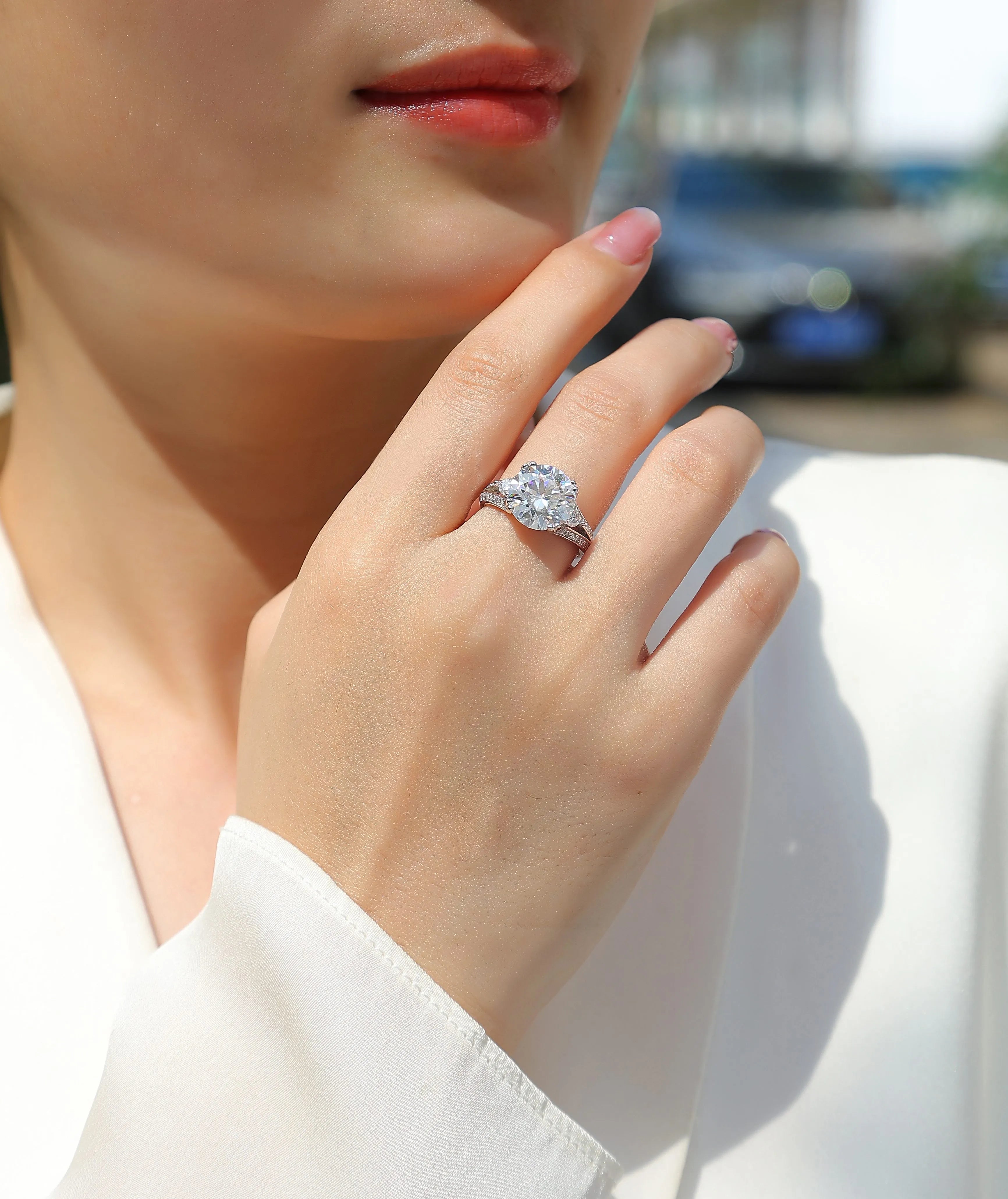 5-carat moissanite wedding ring S925 silver with gold plating on white background, GRA certificate included
