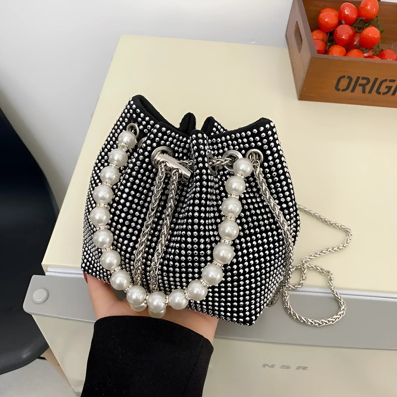 Light diamond shoulder bag crossbody with chain strap and three-dimensional pocket
