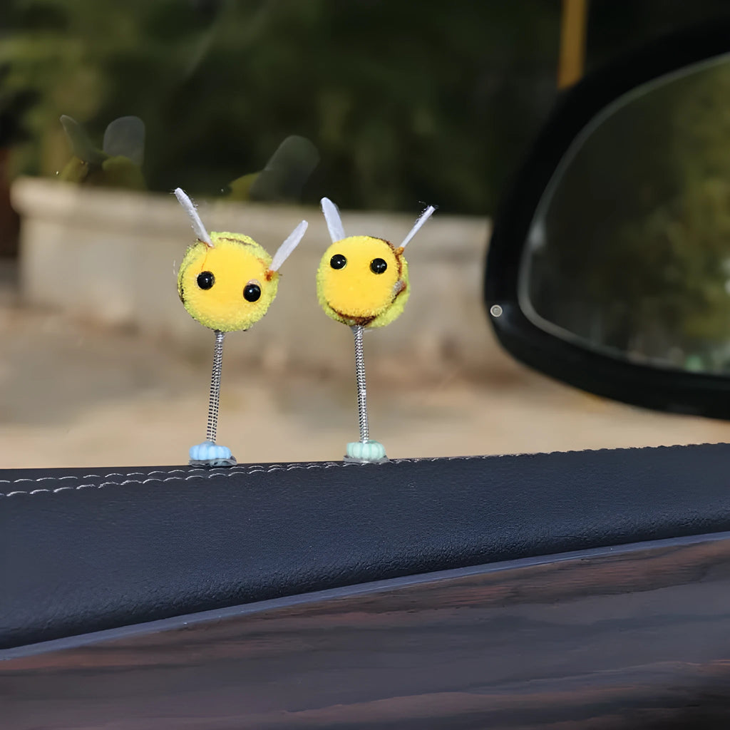 Cartoon-style little bee car decoration made from a soft fur ball, shown next to a ruler showing its 3cm size.
