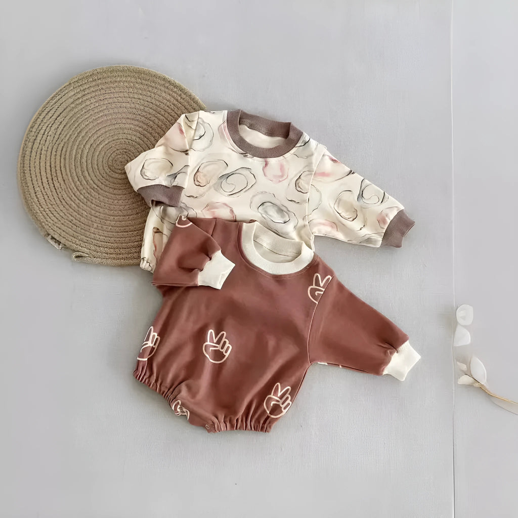Cotton baby long-sleeved jumpsuit in oyster colour with long sleeves and snap buttons