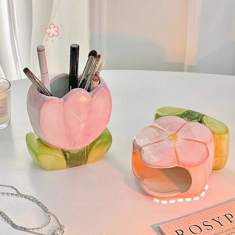 Ceramic flower pen holder storage box with floral decoration measuring 11.8 cm