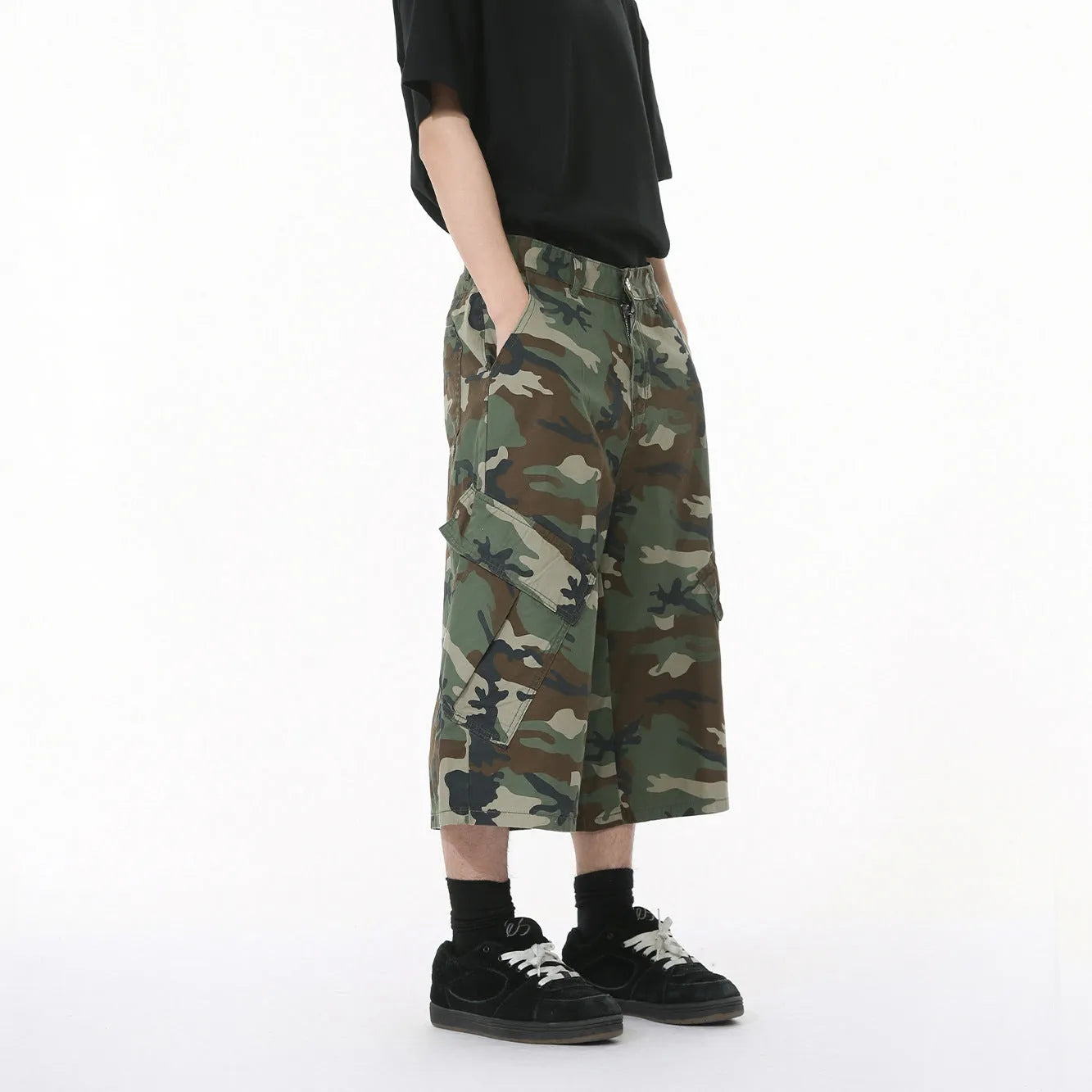 Men's camouflage wide leg cotton trousers with side stitching and large pockets