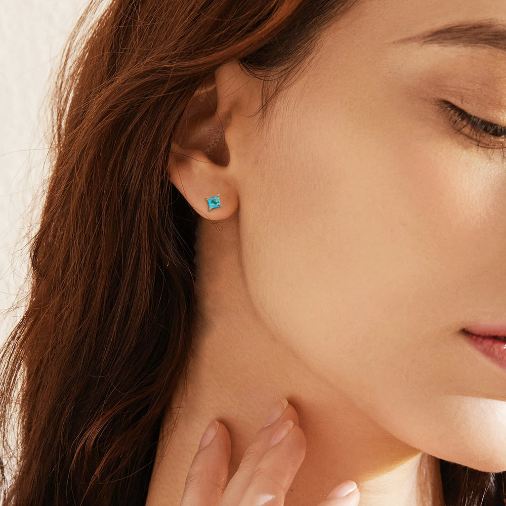 Drop-shaped gold-plated earrings with zircon accents in candy colours