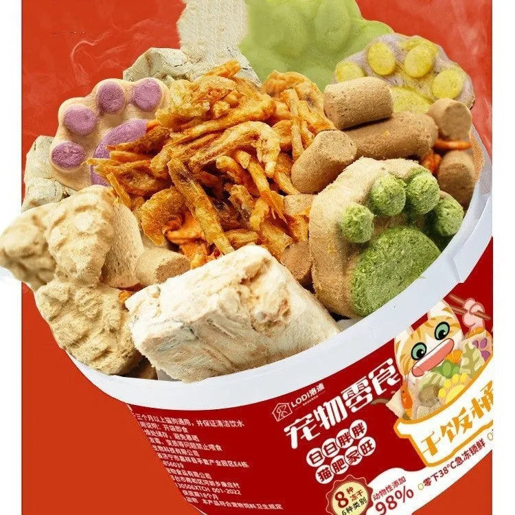 Freeze-dried mixed cat and dog universal pet snacks in barrel packaging