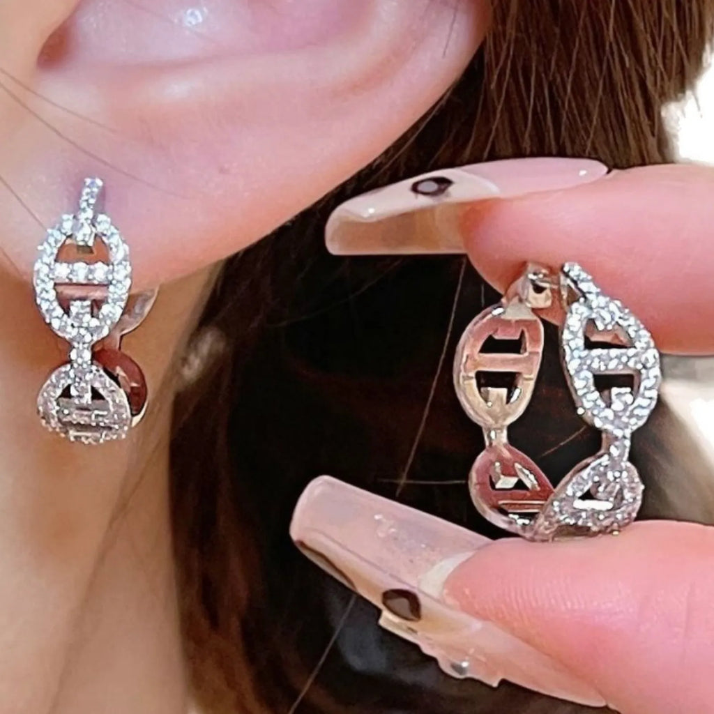 A pair of casual ladies earrings with a thick gold-plated finish in silver, gold, or rose gold colour.
