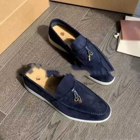 High-top slip-on loafers in various colours with round toe and rubber sole.