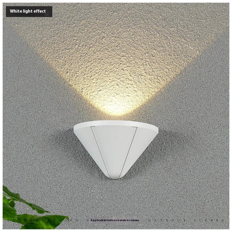 Black courtyard LED lamp with aluminium alloy shell and IP65 waterproof rating for outdoor garden lighting