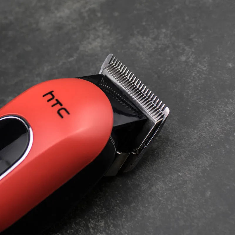 Professional digital hair clipper in black, red or white with brushless motor, 4 limiting combs and accessories