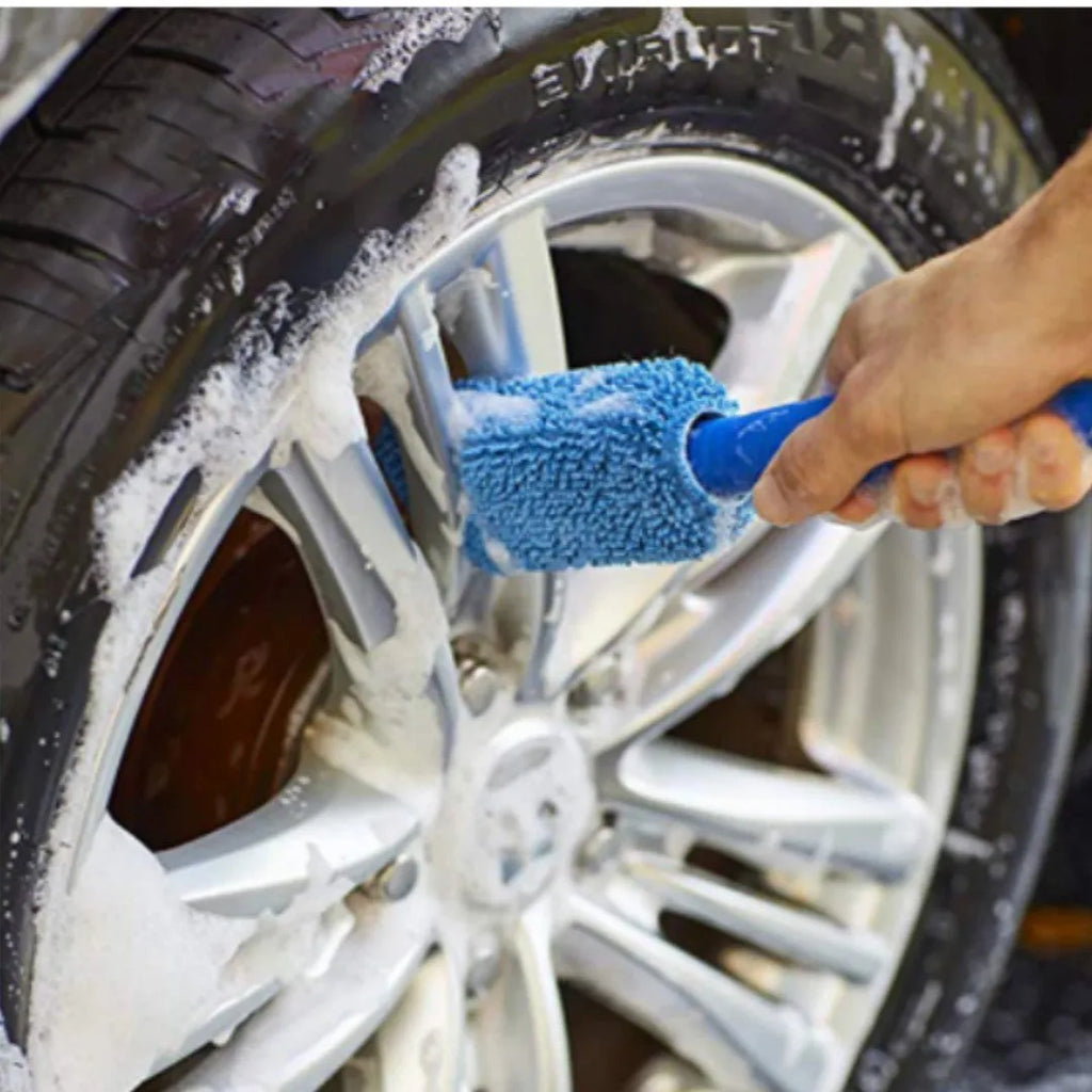 Microfiber car wash tire brush with long 29cm handle for cleaning alloy wheels and tyres
