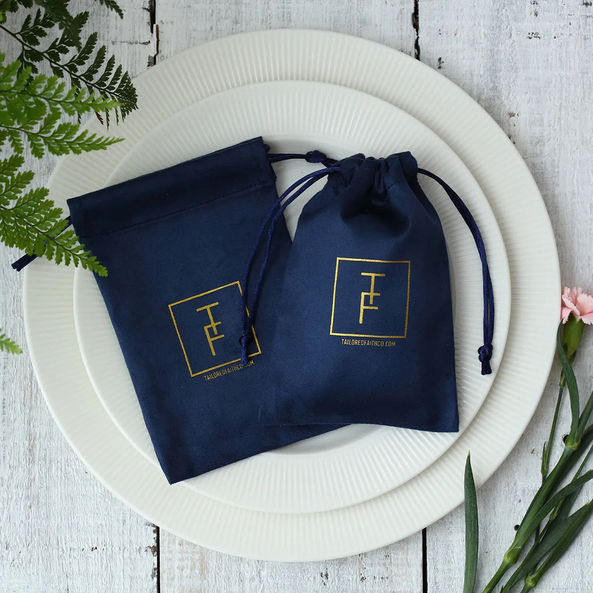 Flannel jewellery packaging drawstring bag in multiple colours, sizes 5x7cm to 9x12cm, dust-proof and wear-resistant