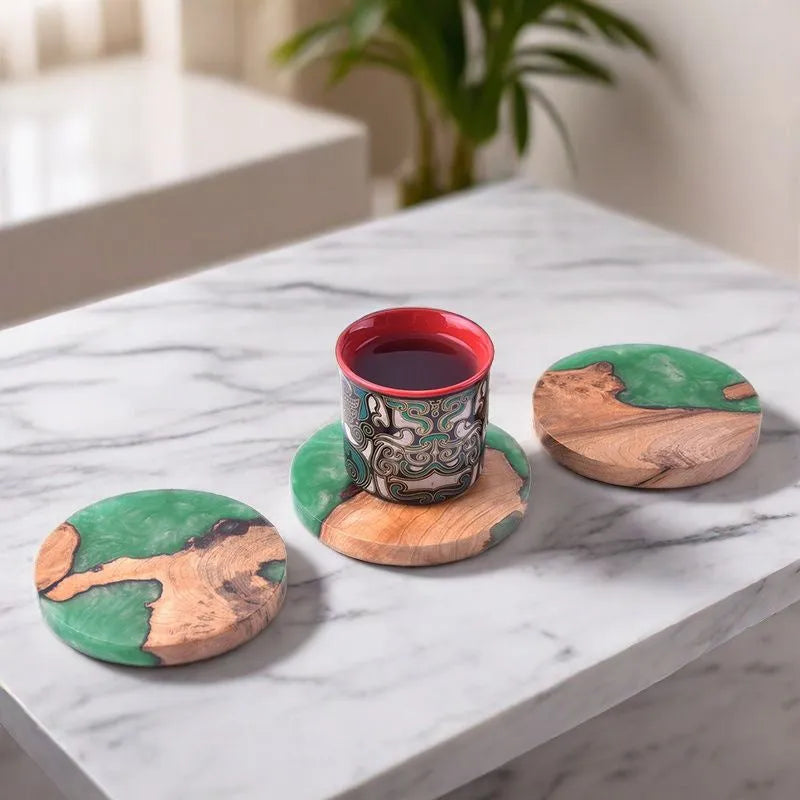 Wooden coaster with heat insulation resin in round tumour green colour, 9.8cm diameter