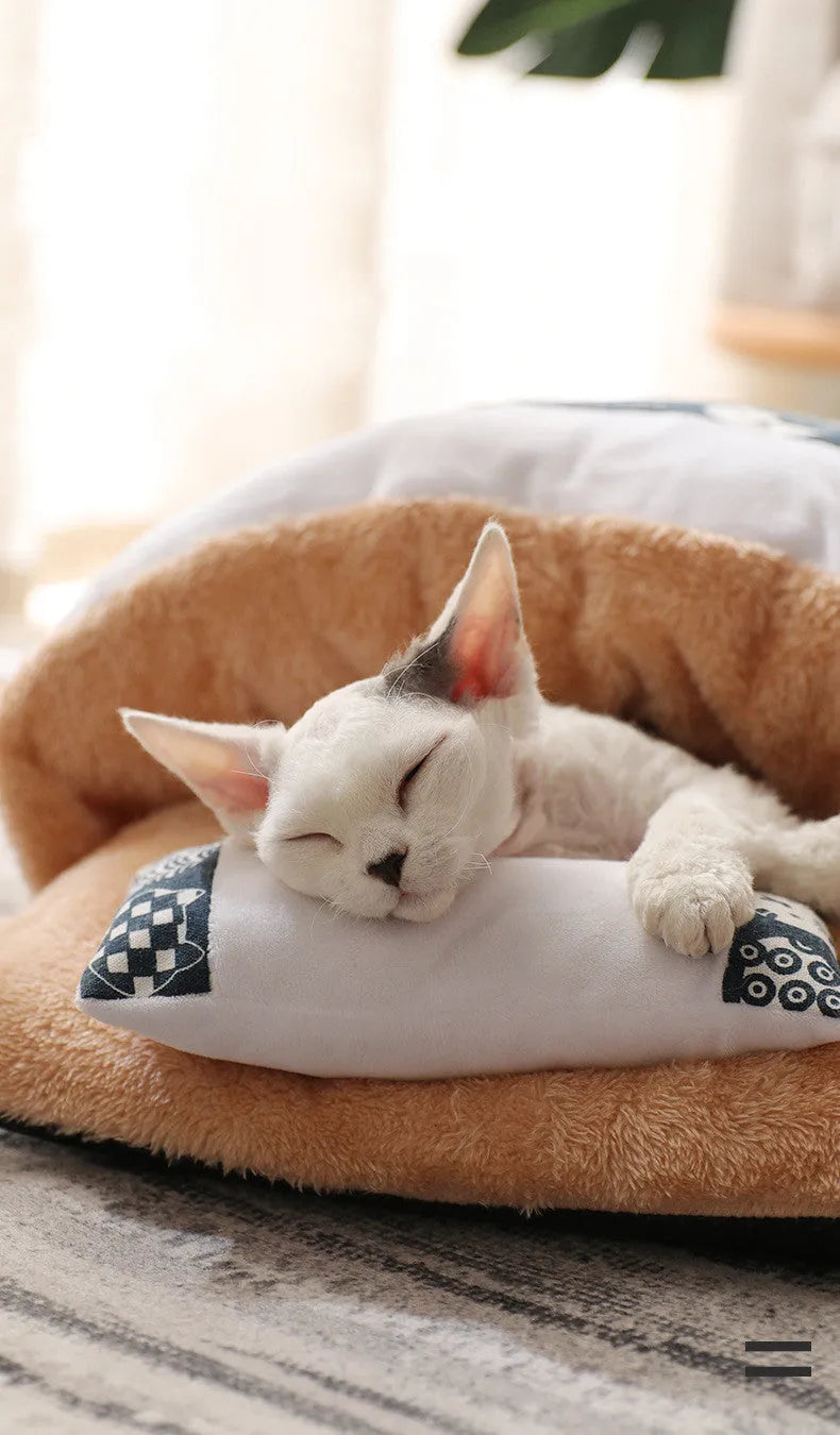 Kimpets closed removable washable cat litter tray in blue with PP cotton and lamb cashmere lining