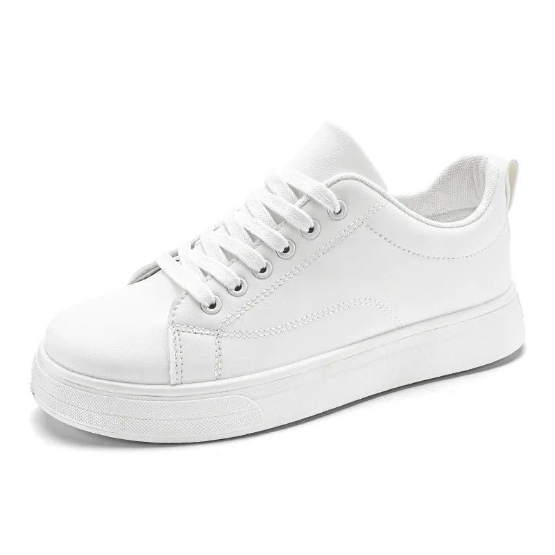 Men's low-top Korean-style casual sneaker in black with a white rubber sole and round toe.