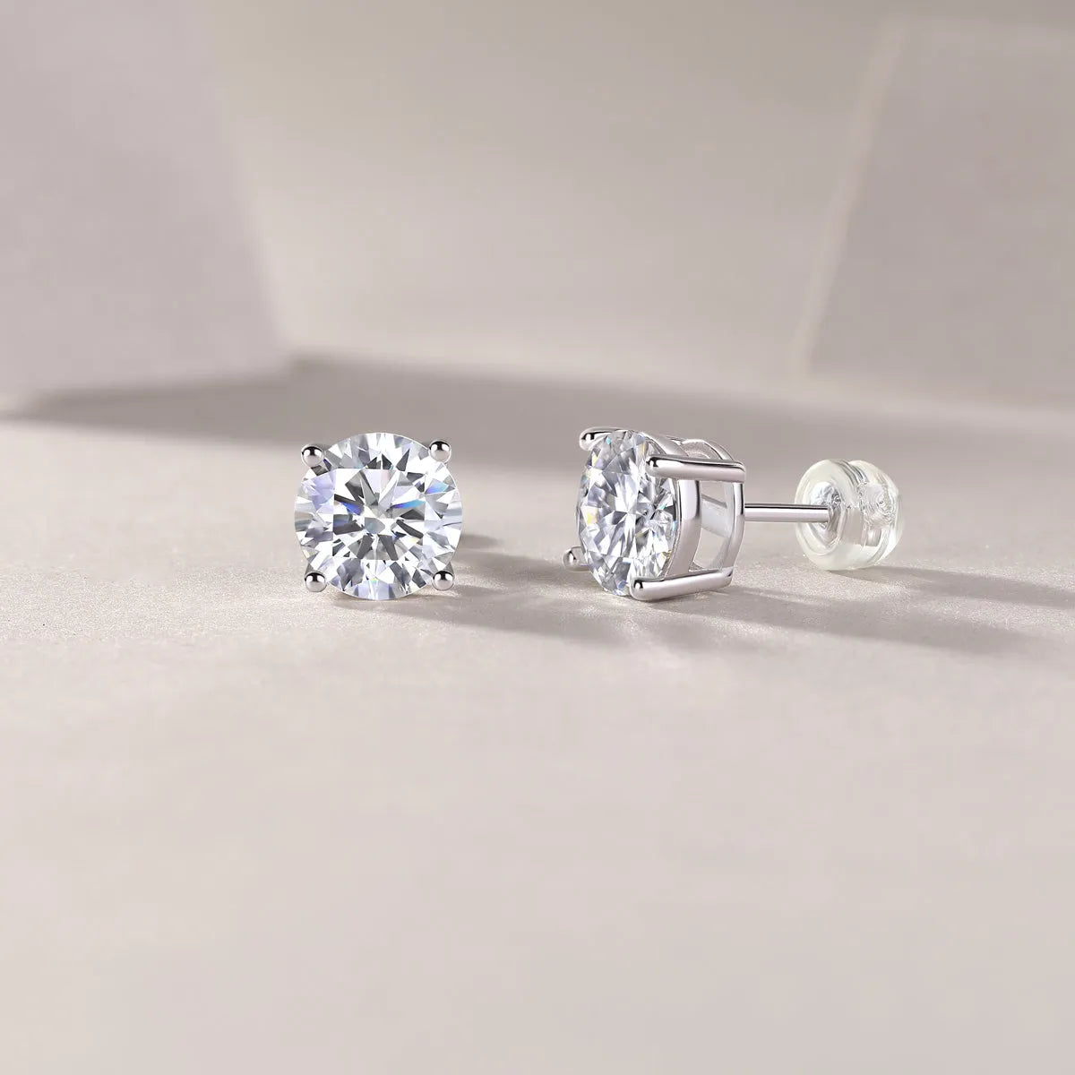 Moissanite stud earrings in S925 silver with platinum plating, black stone, 1 carat, gift box packaging