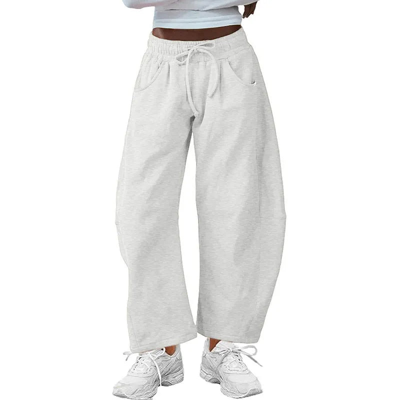 Cotton cropped sweatpants with elastic drawstring waist in loose street fashion style