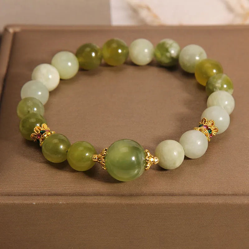 Women's bracelet made of green Xiuyan jade with an original Mori-inspired design.