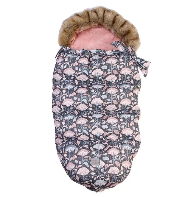 Baby stroller sleeping bag in polyester fibre with down cotton filling, measuring 46 by 95 centimetres, available in ten colours