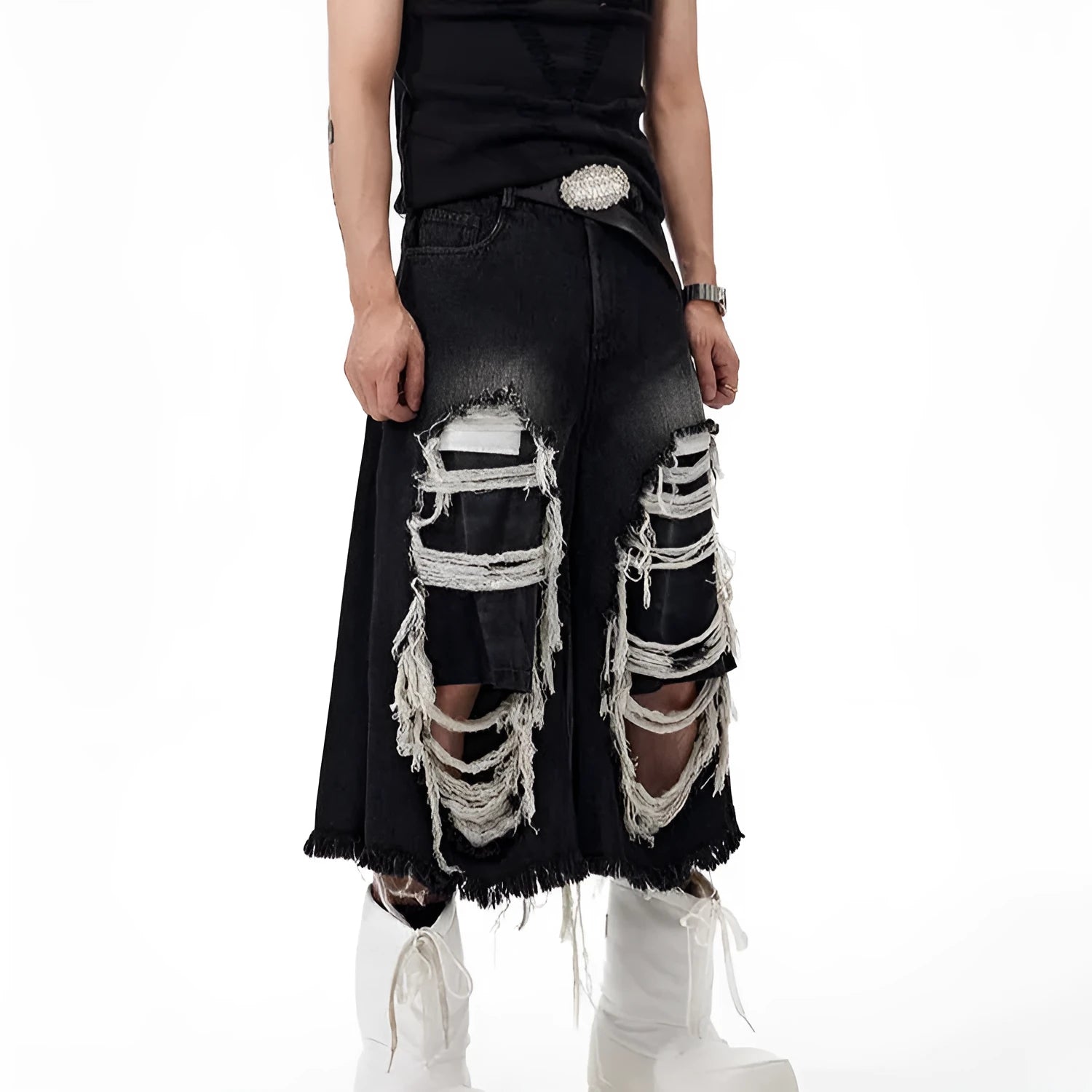 Black cropped wide-leg jeans with mid-high waist on mannequin showing loose fit and micro-elastic cotton denim