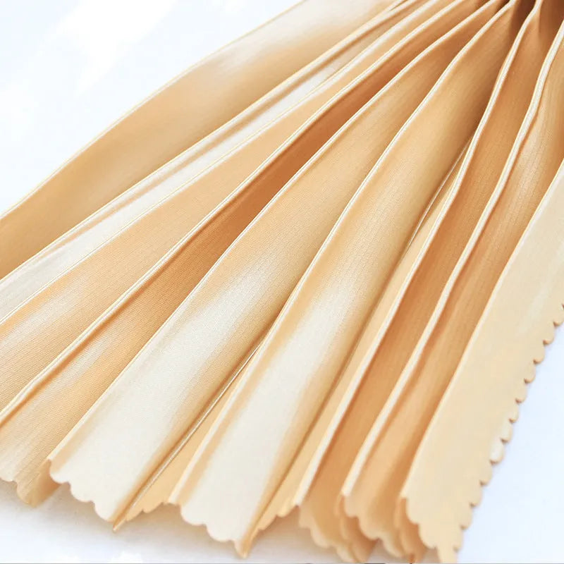 Retractable car sunshade curtain in thick opaque cloth with roller shutter mechanism