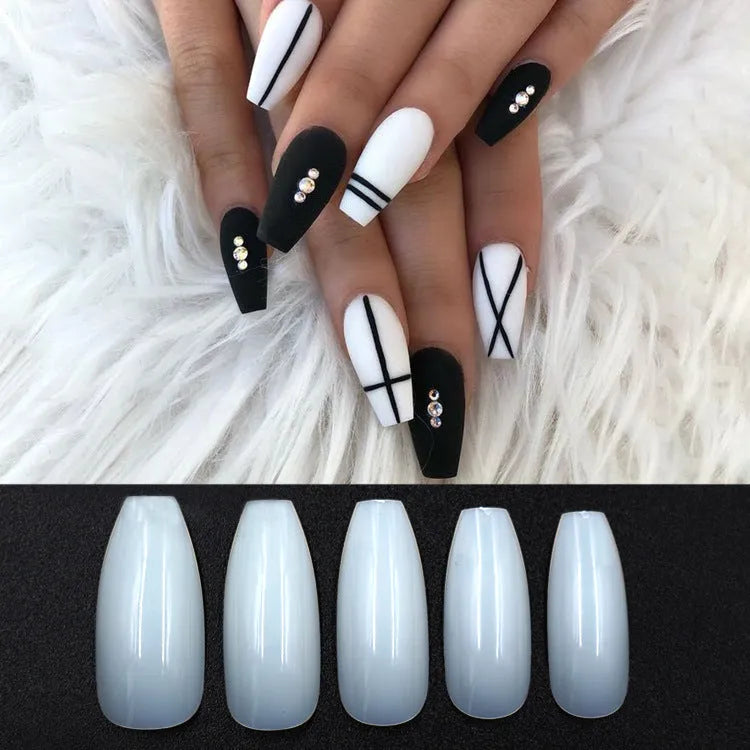 500 clear transparent false nails in 10 sizes arranged on a table, made from ABS plastic
