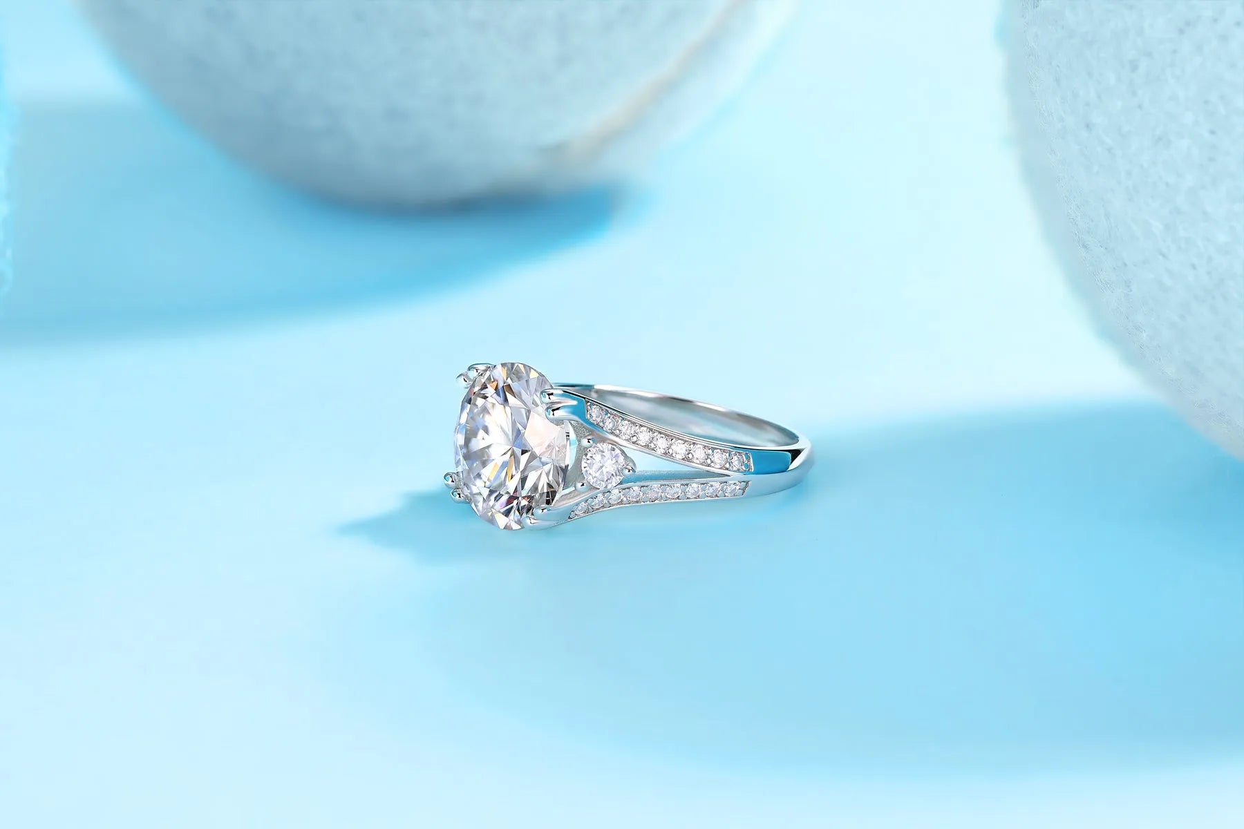 5-carat moissanite wedding ring S925 silver with gold plating on white background, GRA certificate included