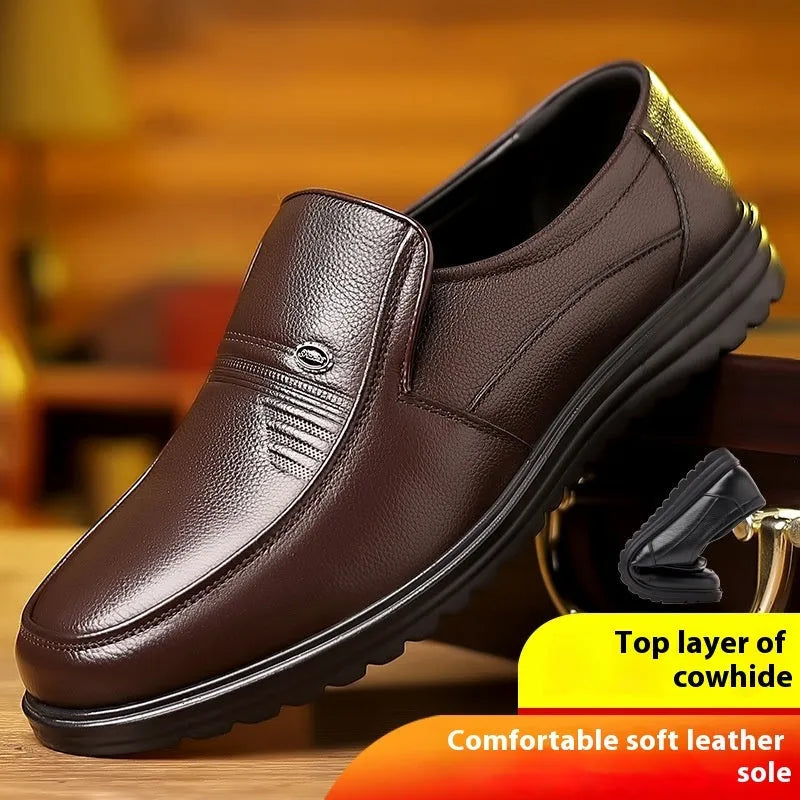 Men's business casual non-slip soft leather shoes in black, low top with leather toe cap and sewing line detail