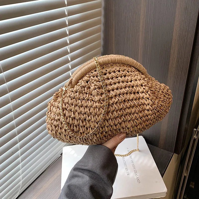 Women's shell-shaped straw beach bag with chain strap in khaki colour