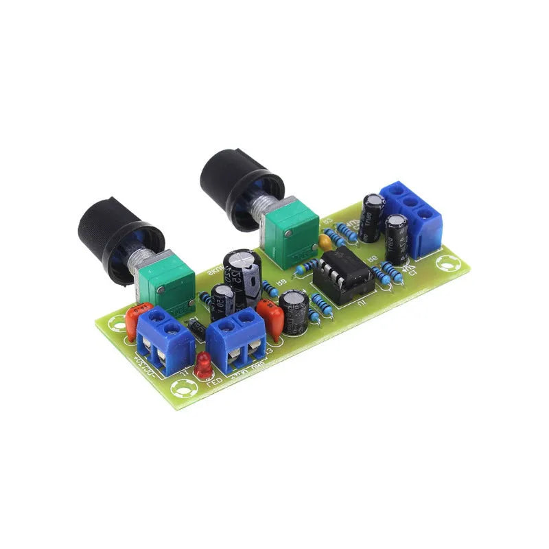 Single power supply 10-24V bass boost audio amplifier circuit board on FR-4 fibreboard