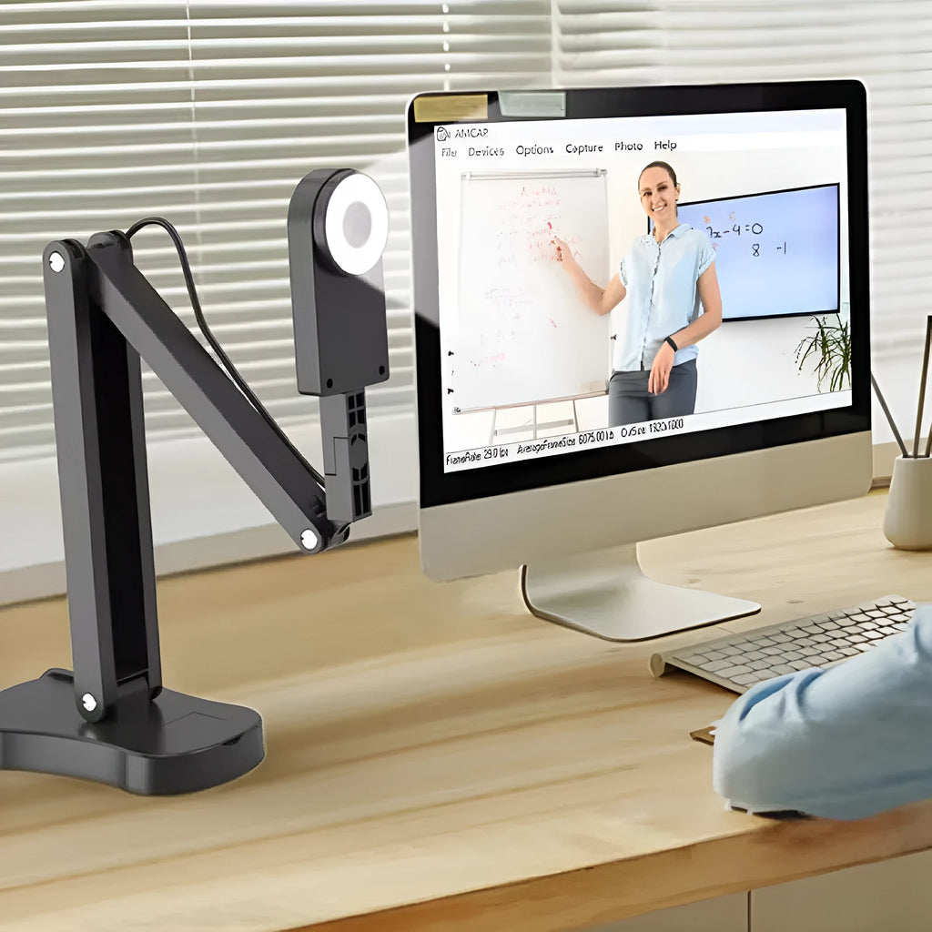 Auto focus USB webcam with microphone for computer video calls and live streaming.