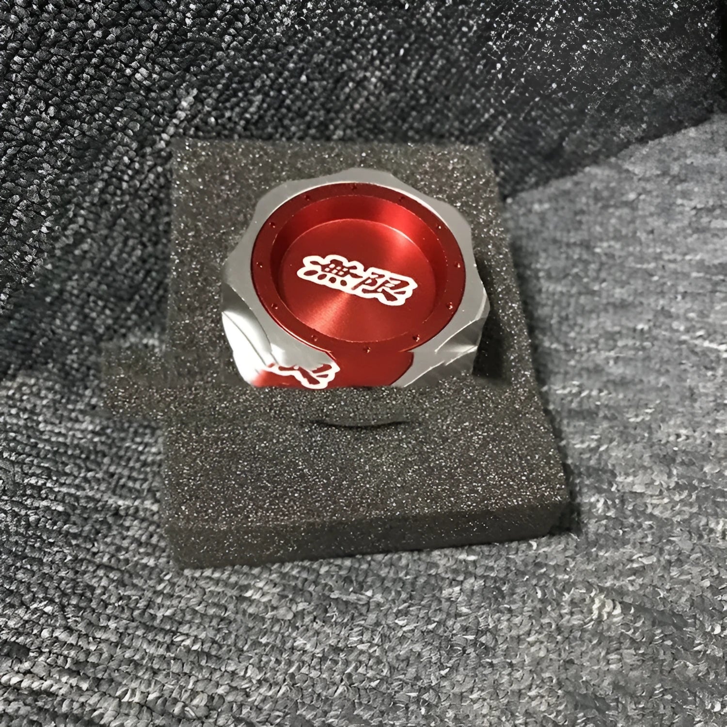 Aluminium alloy oil filter cap in six colour options for Honda vehicles