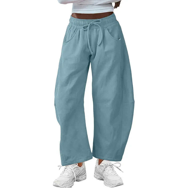 Cotton cropped sweatpants with elastic drawstring waist in loose street fashion style