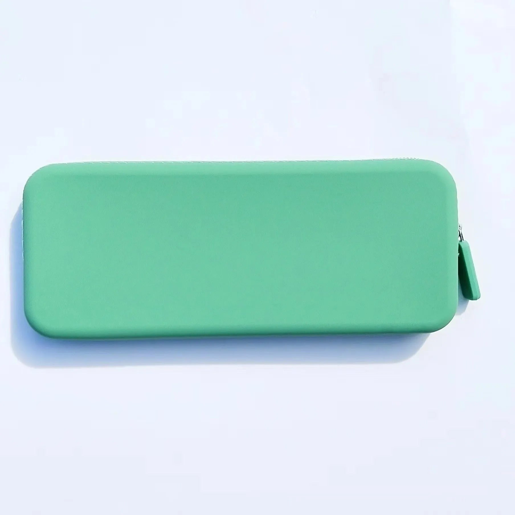 Silicone dustproof travel makeup brush storage bag in various colours, showing size 20x8x2.5cm.