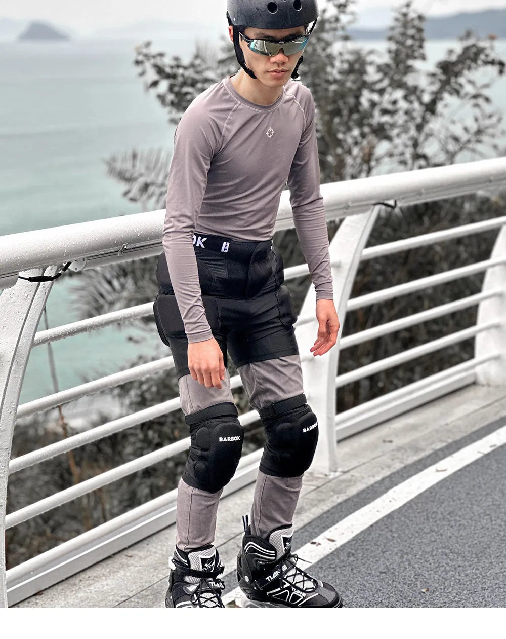 Black hip protection pad for roller skating, skateboarding and skiing with spandex and NBR padding
