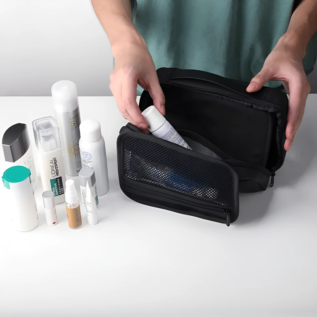 Men's portable toiletries storage bag with wet dry separation compartments in Oxford cloth