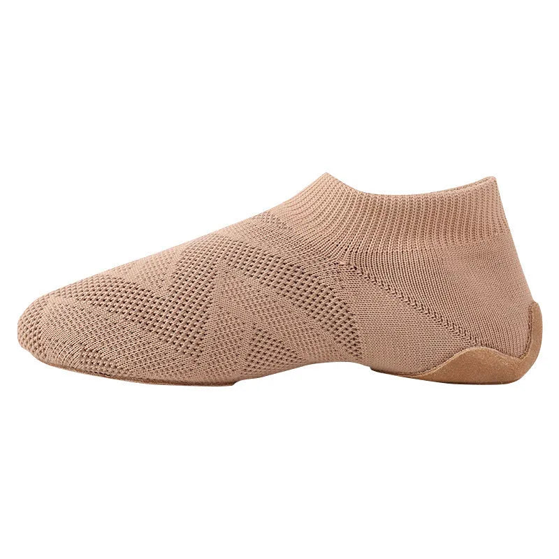 Camel-coloured Latin dance shoes with cotton mesh upper and leather sole
