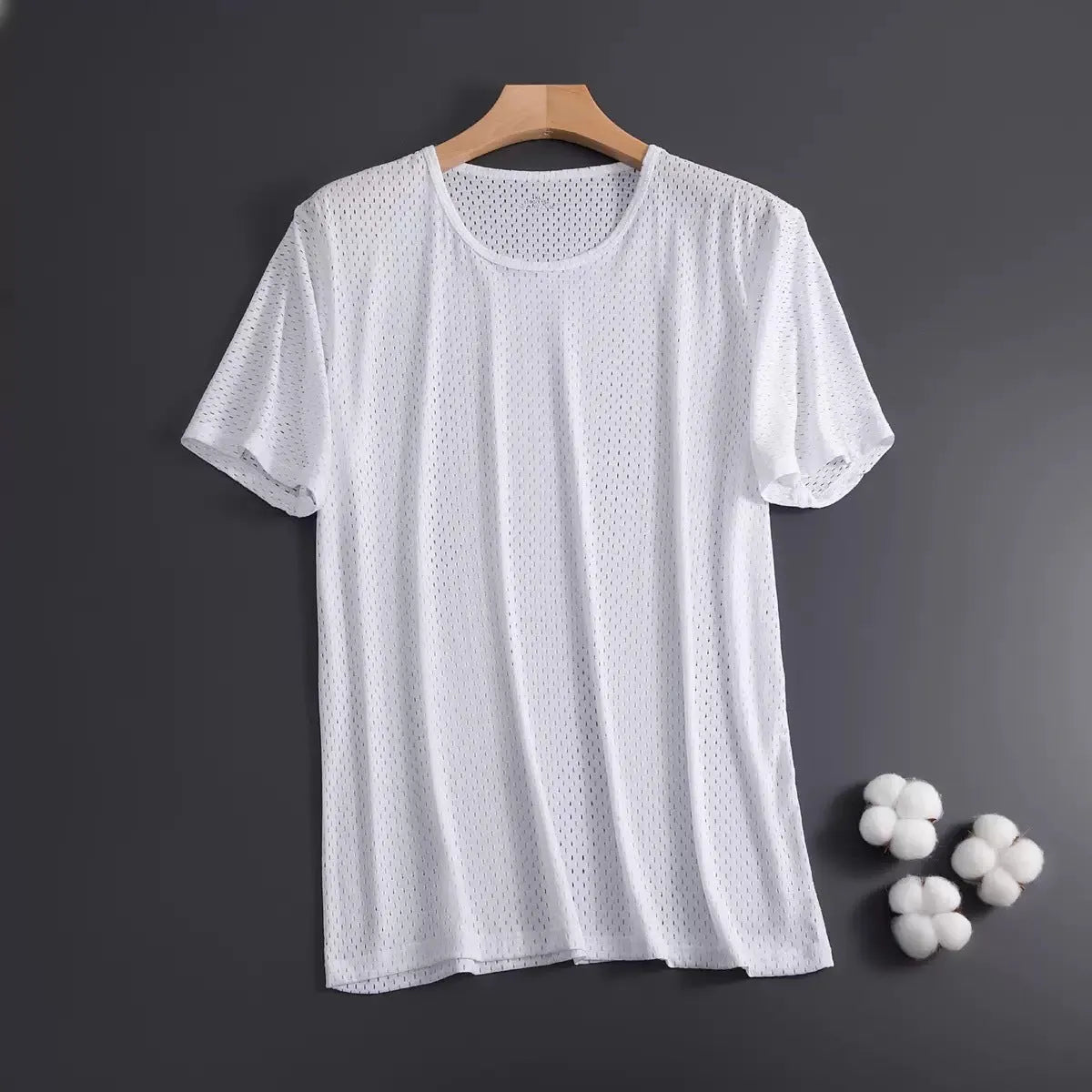 Men's black ice silk short sleeve T-shirt with crew neck and loose thin mesh fabric